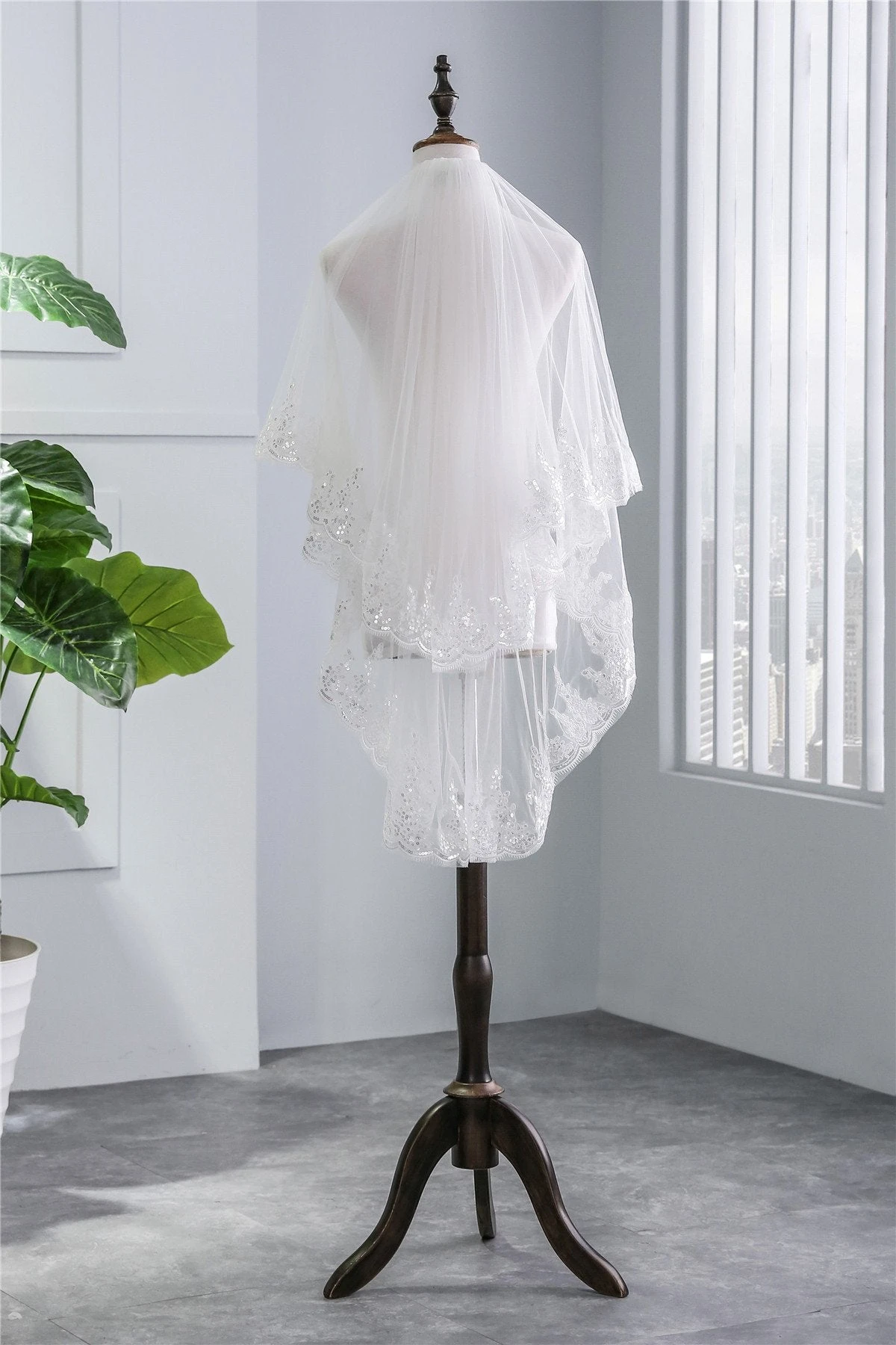 Two-Tier Wedding Veil UK Tulle Lace Edge Elbow Bridal Veils Appliques TS91002 - Image 3