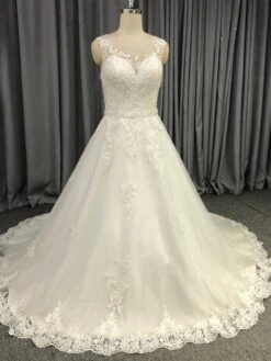 Elegant Bateau Sweep Train Tulle Lace Wedding Dresses With Sequins